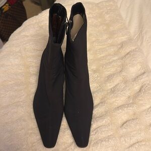 Beaut weatherproof black stretchy bootie